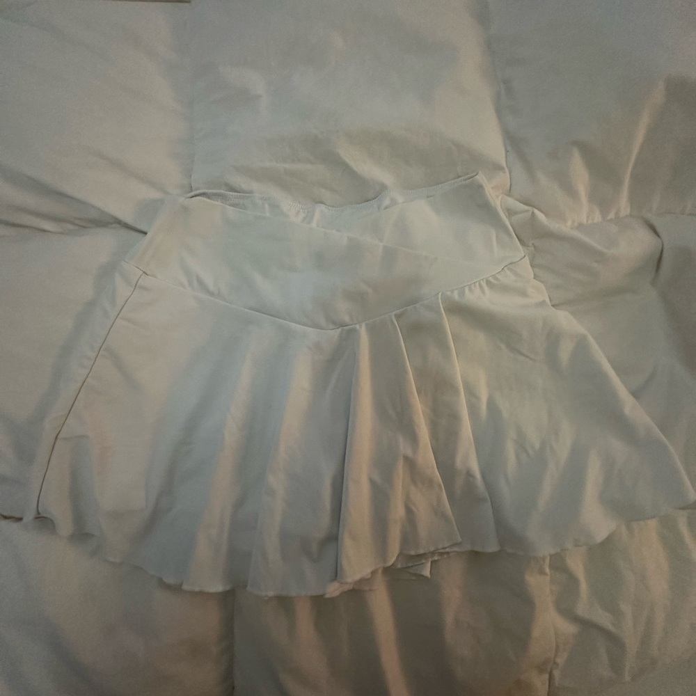 HALARA White Crossover 2 in 1 with side pocket XL NEW WITH TAGS :)